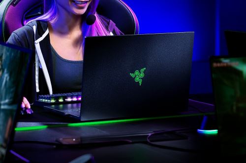 Razer התאם אישית את הלהב שלך 16 VZ2D4V7 מחשב נייד צבע אחד