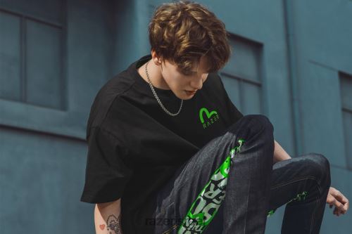 Razer חולצת טריקו בהדפס evisu daicock VZ2D4V191 לבוש צבע אחד